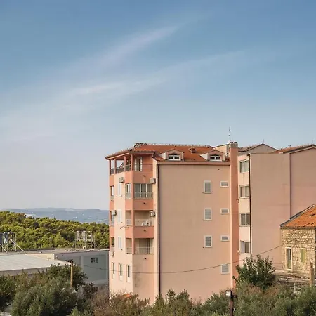 Apartment Amazing In With Wifi Makarska